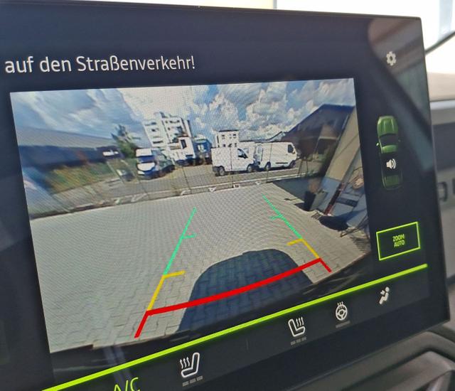 Dacia / Duster / Grün / Journey / / , Beispielbilder, ggf. teilweise mit Sonderausstattung