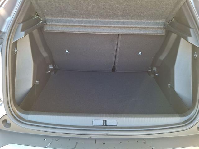 Peugeot / 2008 / Silber / Allure / Selektion Grey / , Beispielbilder, ggf. teilweise mit Sonderausstattung