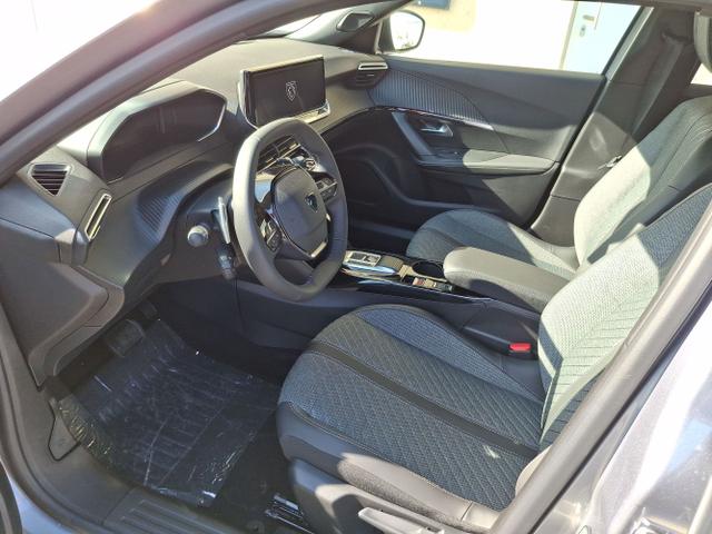 Peugeot / 2008 / Silber / Allure / Selektion Grey / , Beispielbilder, ggf. teilweise mit Sonderausstattung
