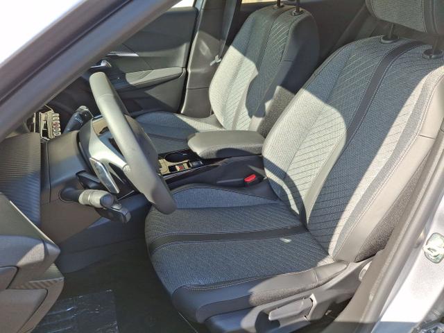 Peugeot / 2008 / Silber / Allure / Selektion Grey / , Beispielbilder, ggf. teilweise mit Sonderausstattung
