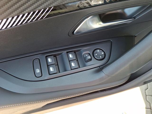Peugeot / 2008 / Silber / Allure / Selektion Grey / , Beispielbilder, ggf. teilweise mit Sonderausstattung