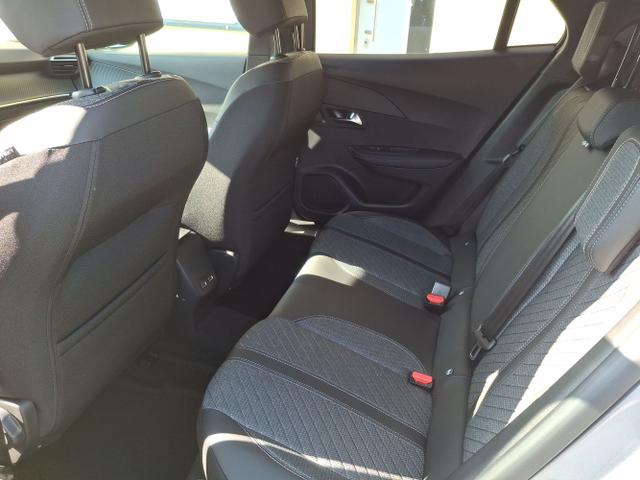 Peugeot / 2008 / Silber / Allure / Selektion Grey / , Beispielbilder, ggf. teilweise mit Sonderausstattung