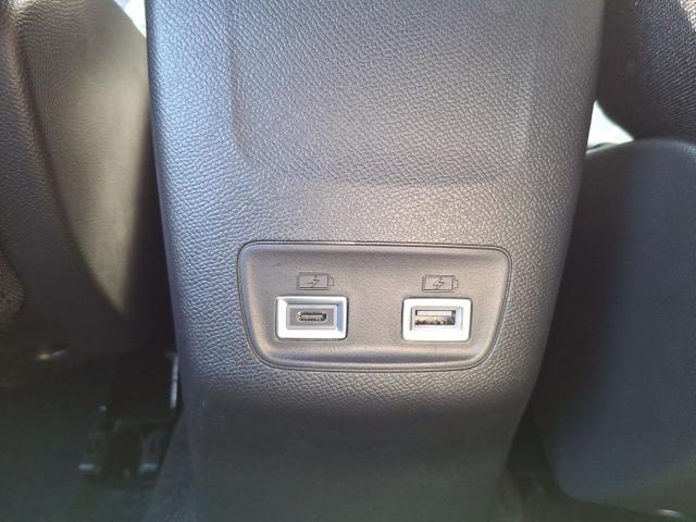 Peugeot / 2008 / Silber / Allure / Selektion Grey / , Beispielbilder, ggf. teilweise mit Sonderausstattung