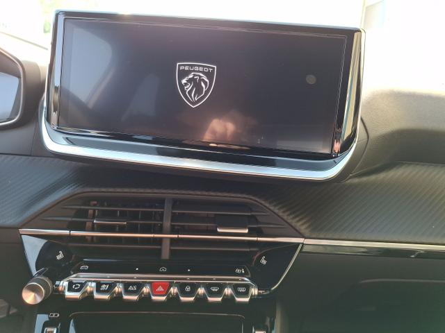 Peugeot / 2008 / Silber / Allure / Selektion Grey / , Beispielbilder, ggf. teilweise mit Sonderausstattung