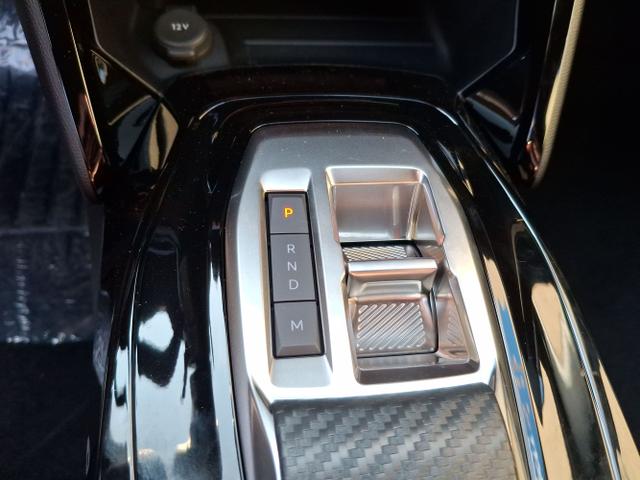 Peugeot / 2008 / Silber / Allure / Selektion Grey / , Beispielbilder, ggf. teilweise mit Sonderausstattung