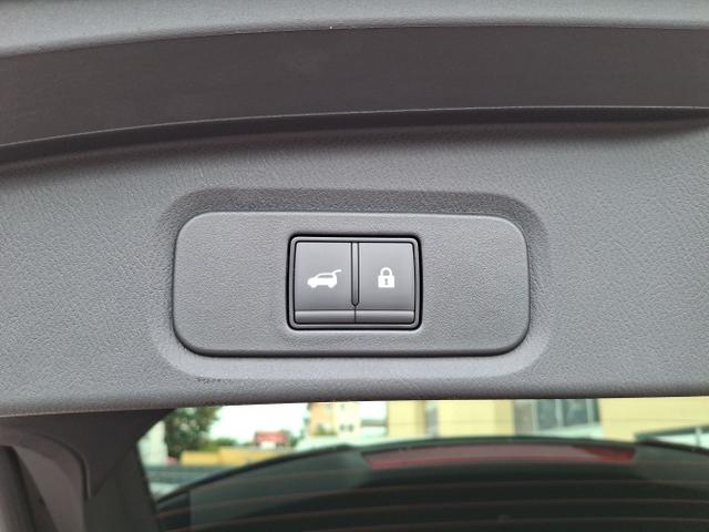 Nissan / Qashqai / Rot / Tekna+ / / , Bild dient zur Illustration und zeigt aufpreispflichtige Sonderausstattung. "Die Herstellergarantie beginnt bei EU-Fahrzeugen bereits bei Auslieferung vom ausl&auml;ndischen Lieferanten und kann um mehr als 14 Tage verk&uuml;rzt sein.