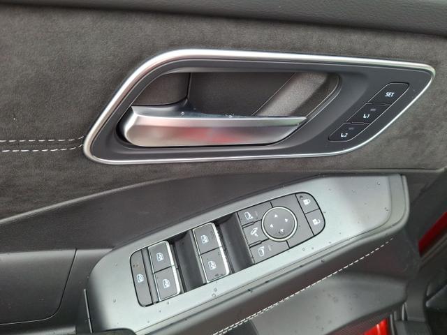 Nissan / Qashqai / Rot / Tekna+ / / , Bild dient zur Illustration und zeigt aufpreispflichtige Sonderausstattung. "Die Herstellergarantie beginnt bei EU-Fahrzeugen bereits bei Auslieferung vom ausl&auml;ndischen Lieferanten und kann um mehr als 14 Tage verk&uuml;rzt sein.