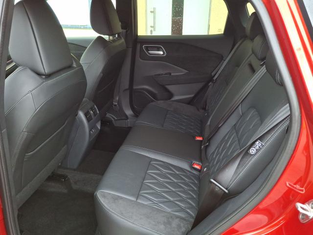 Nissan / Qashqai / Rot / Tekna+ / / , Bild dient zur Illustration und zeigt aufpreispflichtige Sonderausstattung. "Die Herstellergarantie beginnt bei EU-Fahrzeugen bereits bei Auslieferung vom ausl&auml;ndischen Lieferanten und kann um mehr als 14 Tage verk&uuml;rzt sein.