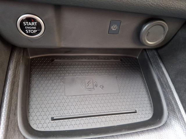 Nissan / Qashqai / Rot / Tekna+ / / , Bild dient zur Illustration und zeigt aufpreispflichtige Sonderausstattung. "Die Herstellergarantie beginnt bei EU-Fahrzeugen bereits bei Auslieferung vom ausl&auml;ndischen Lieferanten und kann um mehr als 14 Tage verk&uuml;rzt sein.