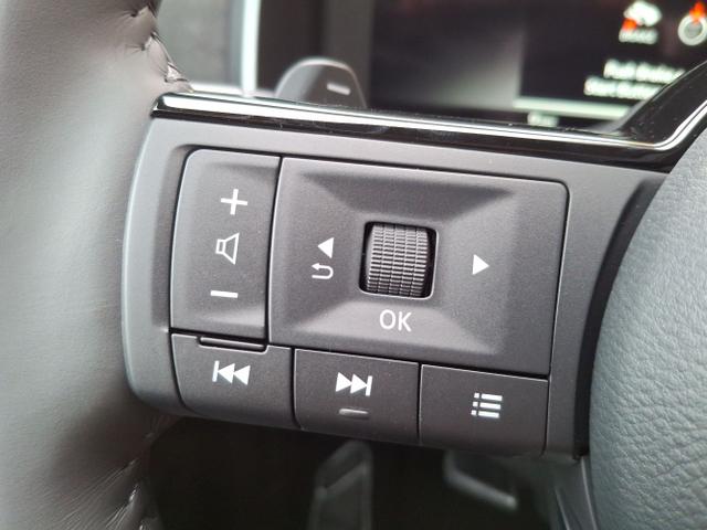 Nissan / Qashqai / Rot / Tekna+ / / , Bild dient zur Illustration und zeigt aufpreispflichtige Sonderausstattung. "Die Herstellergarantie beginnt bei EU-Fahrzeugen bereits bei Auslieferung vom ausl&auml;ndischen Lieferanten und kann um mehr als 14 Tage verk&uuml;rzt sein.