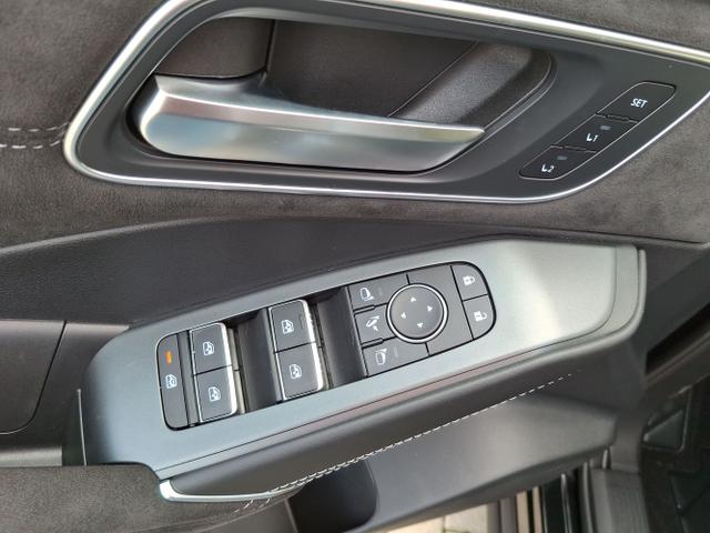 Nissan / Qashqai / Schwarz / Tekna + / / , Bild dient zur Illustration und zeigt aufpreispflichtige Sonderausstattung. "Die Herstellergarantie beginnt bei EU-Fahrzeugen bereits bei Auslieferung vom ausl&auml;ndischen Lieferanten und kann um mehr als 14 Tage verk&uuml;rzt sein.