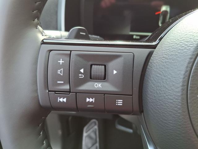 Nissan / Qashqai / Schwarz / Tekna + / / , Bild dient zur Illustration und zeigt aufpreispflichtige Sonderausstattung. "Die Herstellergarantie beginnt bei EU-Fahrzeugen bereits bei Auslieferung vom ausl&auml;ndischen Lieferanten und kann um mehr als 14 Tage verk&uuml;rzt sein.