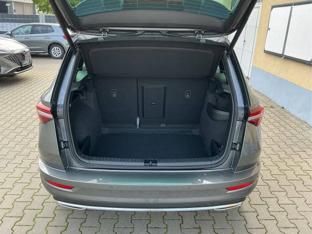 Skoda / Karoq / Grau / Sportline / Graphite Grau / , Beispielbilder, ggf. teilweise mit Sonderausstattung