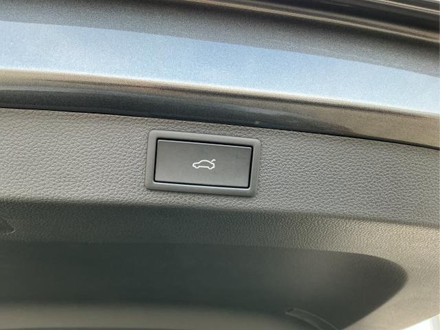 Skoda / Karoq / Grau / Sportline / Graphite Grau / , Beispielbilder, ggf. teilweise mit Sonderausstattung