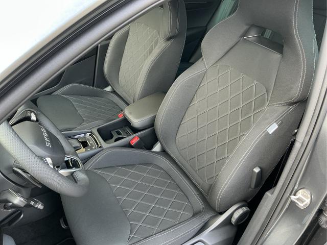 Skoda / Karoq / Grau / Sportline / Graphite Grau / , Beispielbilder, ggf. teilweise mit Sonderausstattung