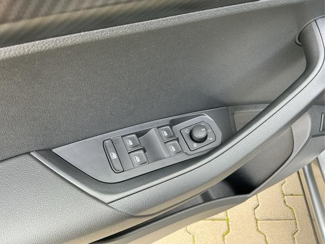 Skoda / Karoq / Grau / Sportline / Graphite Grau / , Beispielbilder, ggf. teilweise mit Sonderausstattung