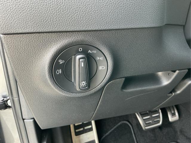 Skoda / Karoq / Grau / Sportline / Graphite Grau / , Beispielbilder, ggf. teilweise mit Sonderausstattung