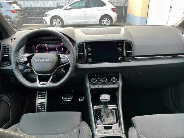 Skoda / Karoq / Grau / Sportline / Graphite Grau / , Beispielbilder, ggf. teilweise mit Sonderausstattung