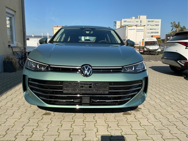 Volkswagen / Passat Variant / Grün / Elegance+AHK / Maripositgrün / , Beispielbilder, ggf. teilweise mit Sonderausstattung