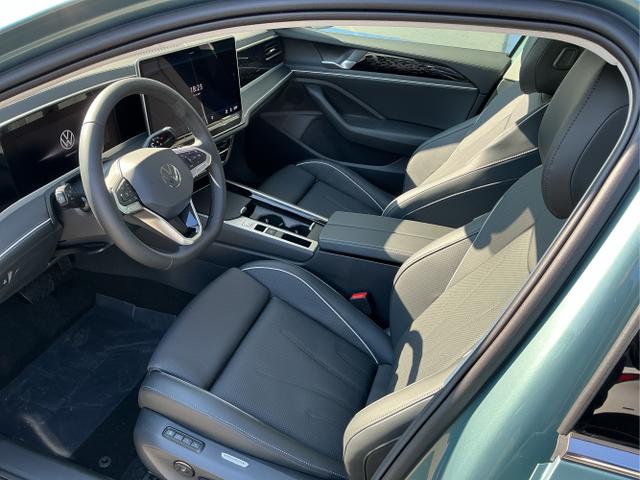 Volkswagen / Passat Variant / Grün / Elegance+AHK / Maripositgrün / , Beispielbilder, ggf. teilweise mit Sonderausstattung