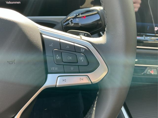 Volkswagen / Passat Variant / Grün / Elegance+AHK / Maripositgrün / , Beispielbilder, ggf. teilweise mit Sonderausstattung