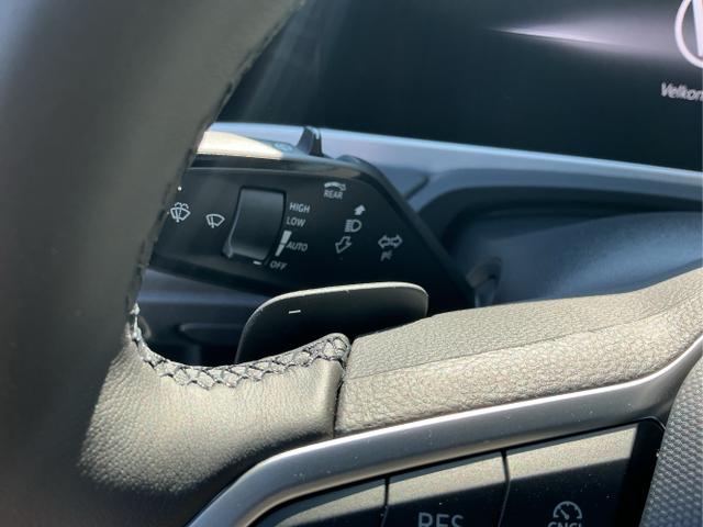 Volkswagen / Passat Variant / Grün / Elegance+AHK / Maripositgrün / , Beispielbilder, ggf. teilweise mit Sonderausstattung