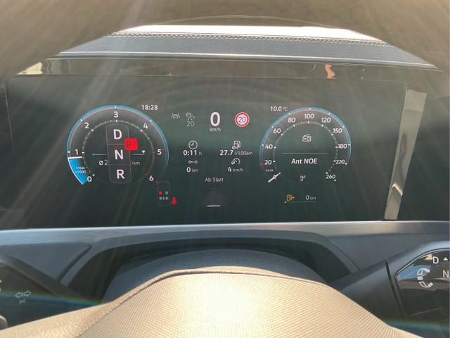 Volkswagen / Passat Variant / Grün / Elegance+AHK / Maripositgrün / , Beispielbilder, ggf. teilweise mit Sonderausstattung