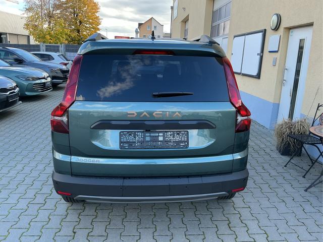 Dacia / Jogger / Grün / Extreme 7 Sitzer / Zeder Green / , Beispielbilder, ggf. teilweise mit Sonderausstattung