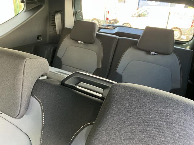 Dacia / Jogger / Grün / Extreme 7 Sitzer / Zeder Green / , Beispielbilder, ggf. teilweise mit Sonderausstattung