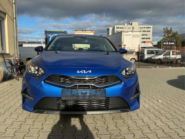 Kia / Ceed / Blau / Spin / Blue Flame / , Beispielbilder, ggf. teilweise mit Sonderausstattung