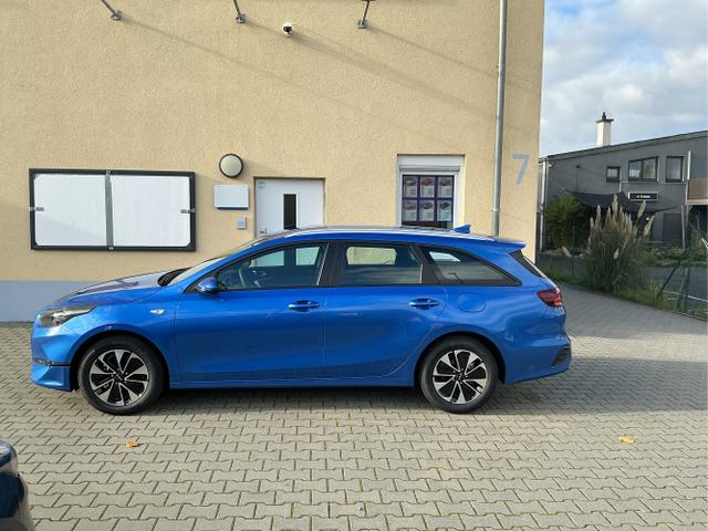 Kia / Ceed / Blau / Spin / Blue Flame / , Beispielbilder, ggf. teilweise mit Sonderausstattung