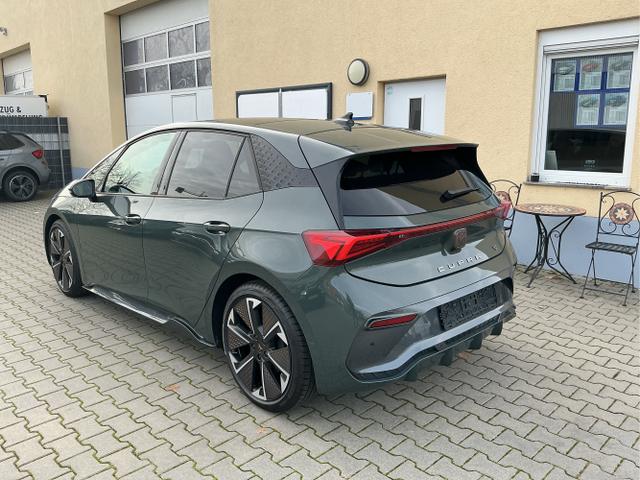 Cupra / Born / Grün / VZ / Dark-Forest Grūn / 