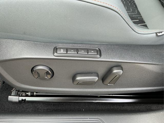 Cupra / Born / Grün / VZ / Dark-Forest Grūn / 