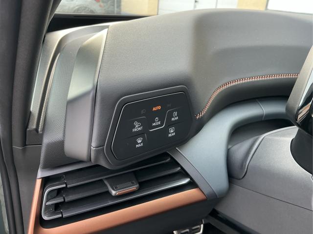 Cupra / Born / Grün / VZ / Dark-Forest Grūn / 