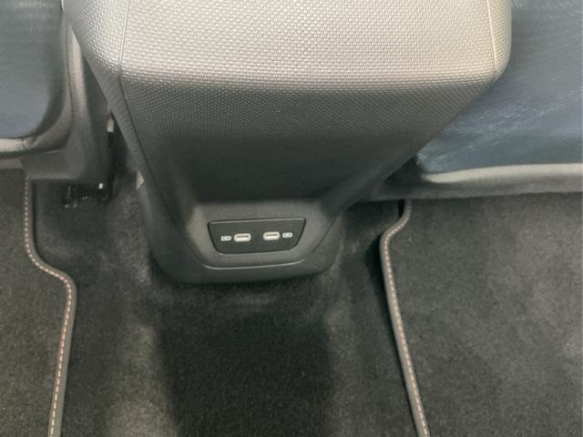 Cupra / Born / Grün / VZ / Dark-Forest Grūn / 