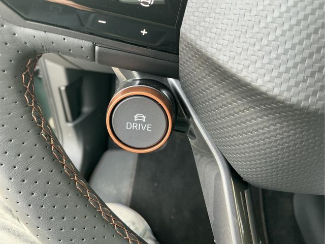 Cupra / Born / Grün / VZ / Dark-Forest Grūn / 