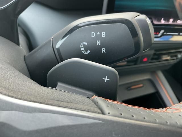 Cupra / Born / Grün / VZ / Dark-Forest Grūn / 