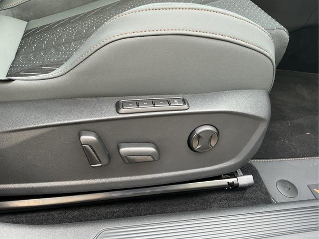 Cupra / Born / Grün / VZ / Dark-Forest Grūn / 