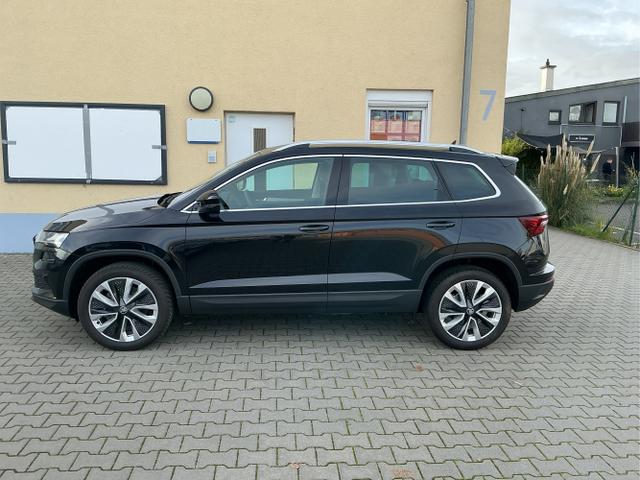 Skoda / Karoq / Schwarz / Selection / Black Magic Metalic / , Beispielbilder, ggf. teilweise mit Sonderausstattung