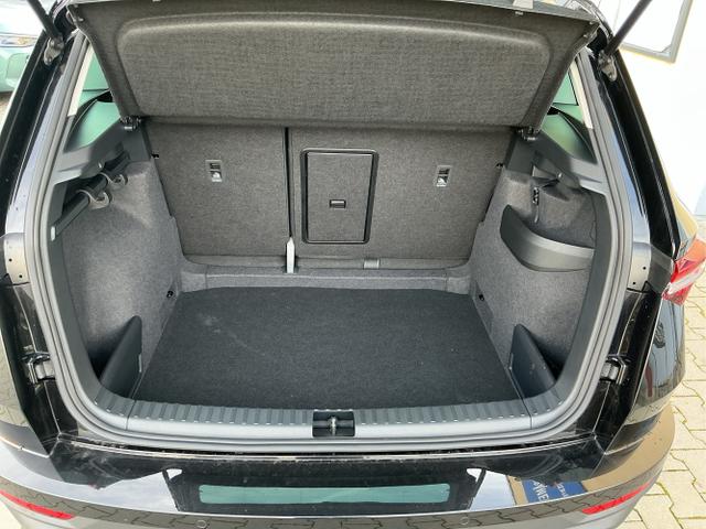 Skoda / Karoq / Schwarz / Selection / Black Magic Metalic / , Beispielbilder, ggf. teilweise mit Sonderausstattung