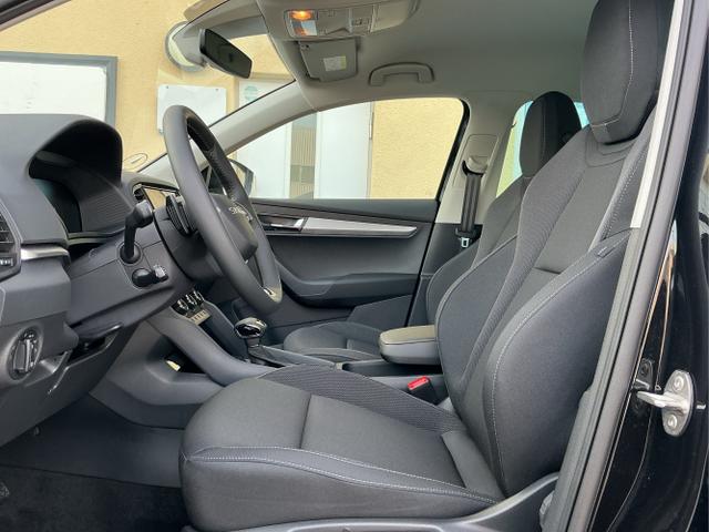 Skoda / Karoq / Schwarz / Selection / Black Magic Metalic / , Beispielbilder, ggf. teilweise mit Sonderausstattung