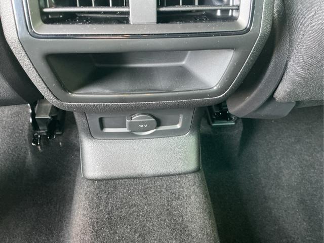 Skoda / Karoq / Schwarz / Selection / Black Magic Metalic / , Beispielbilder, ggf. teilweise mit Sonderausstattung