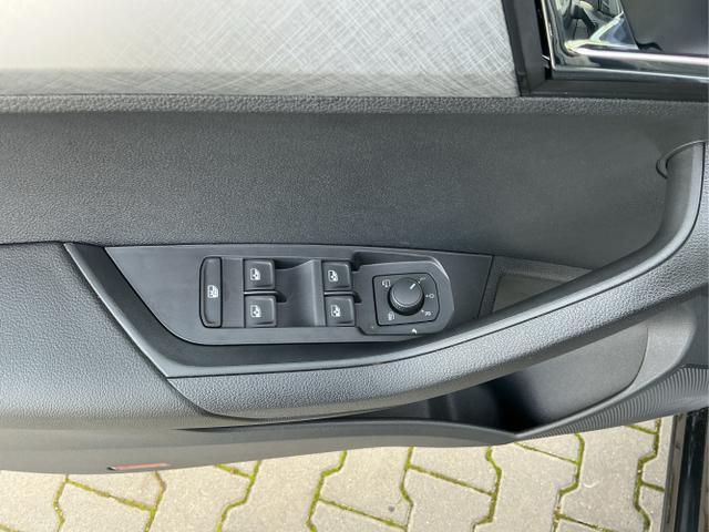 Skoda / Karoq / Schwarz / Selection / Black Magic Metalic / , Beispielbilder, ggf. teilweise mit Sonderausstattung