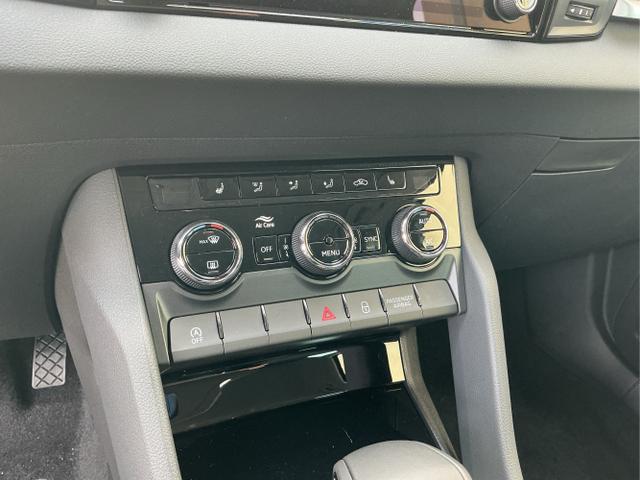 Skoda / Karoq / Schwarz / Selection / Black Magic Metalic / , Beispielbilder, ggf. teilweise mit Sonderausstattung