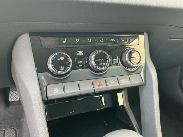 Skoda / Karoq / Schwarz / Selection / Black Magic Metalic / , Beispielbilder, ggf. teilweise mit Sonderausstattung