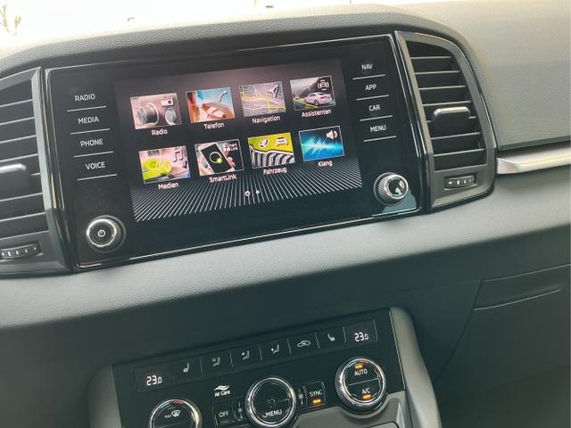 Skoda / Karoq / Schwarz / Selection / Black Magic Metalic / , Beispielbilder, ggf. teilweise mit Sonderausstattung