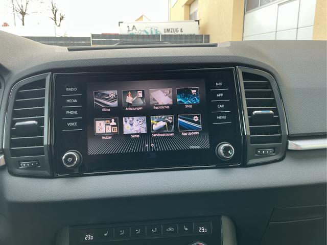 Skoda / Karoq / Schwarz / Selection / Black Magic Metalic / , Beispielbilder, ggf. teilweise mit Sonderausstattung