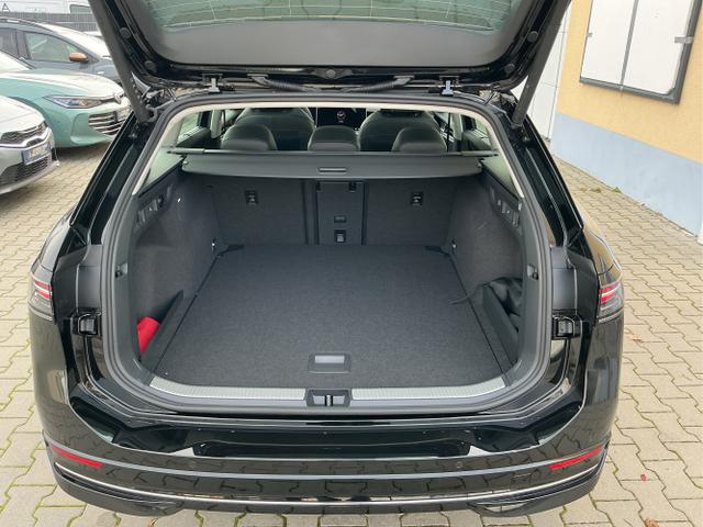 Volkswagen / Passat Variant / Schwarz / Elegance+AHK / Grenadilla Black Metalic / , Beispielbilder, ggf. teilweise mit Sonderausstattung