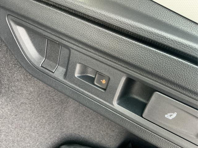 Volkswagen / Passat Variant / Schwarz / Elegance+AHK / Grenadilla Black Metalic / , Beispielbilder, ggf. teilweise mit Sonderausstattung