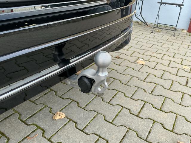 Volkswagen / Passat Variant / Schwarz / Elegance+AHK / Grenadilla Black Metalic / , Beispielbilder, ggf. teilweise mit Sonderausstattung